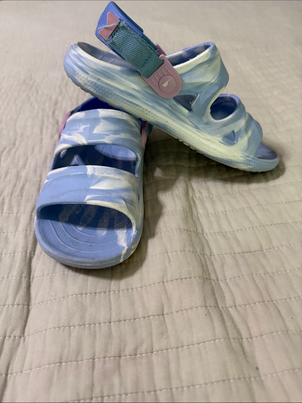 Rugged Shark Girls Light Blue & White Casual EVA Sandals size 2